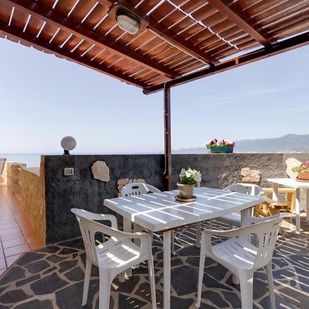 Villa La Terrazza Sul Mare à Magomadas Extérieur photo