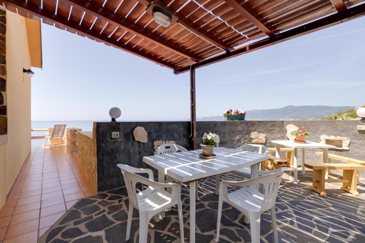 Villa La Terrazza Sul Mare à Magomadas Extérieur photo