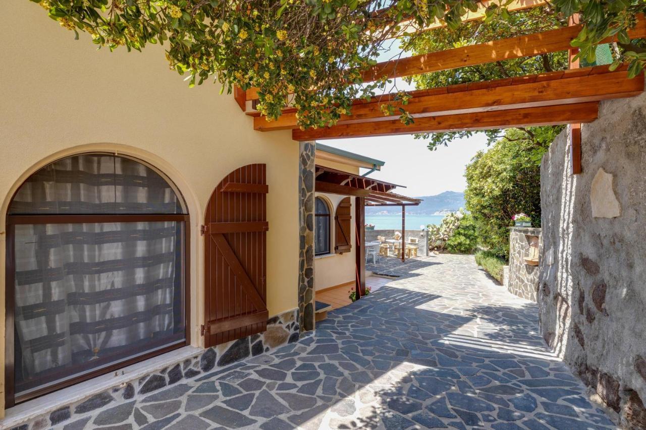 Villa La Terrazza Sul Mare à Magomadas Extérieur photo
