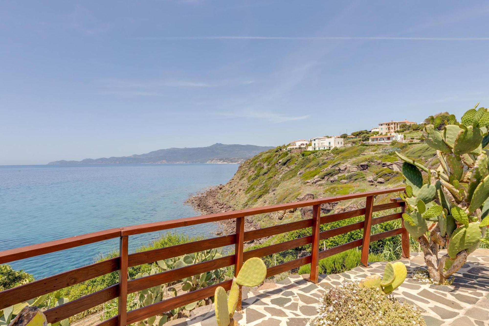 Villa La Terrazza Sul Mare à Magomadas Extérieur photo